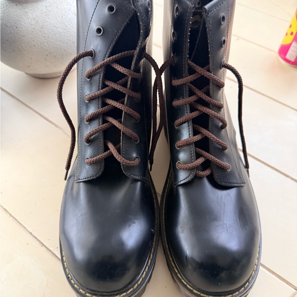 Julianos Black Leather Boots - Picture 3 of 10
